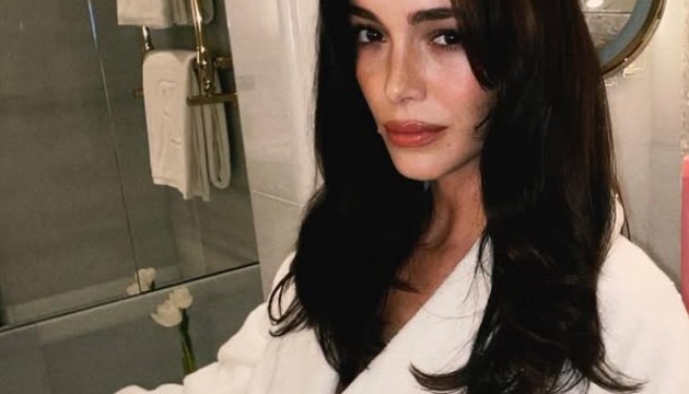 Ünlü oyuncudan bornozlu paylaşım!